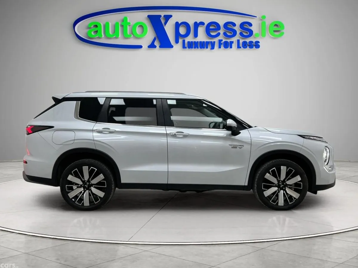Mitsubishi Outlander SUV, Petrol Plug-in Hybrid, 2024, White