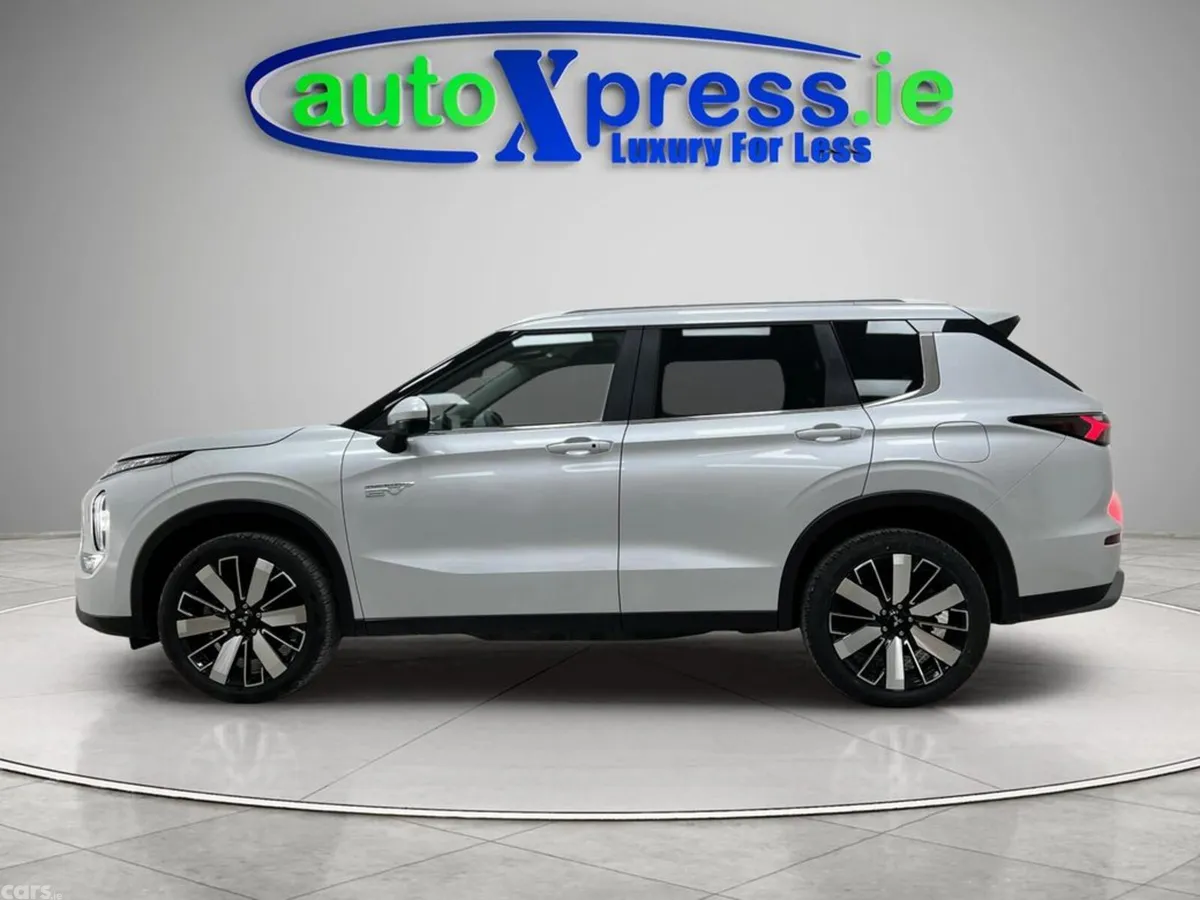 Mitsubishi Outlander SUV, Petrol Plug-in Hybrid, 2024, White
