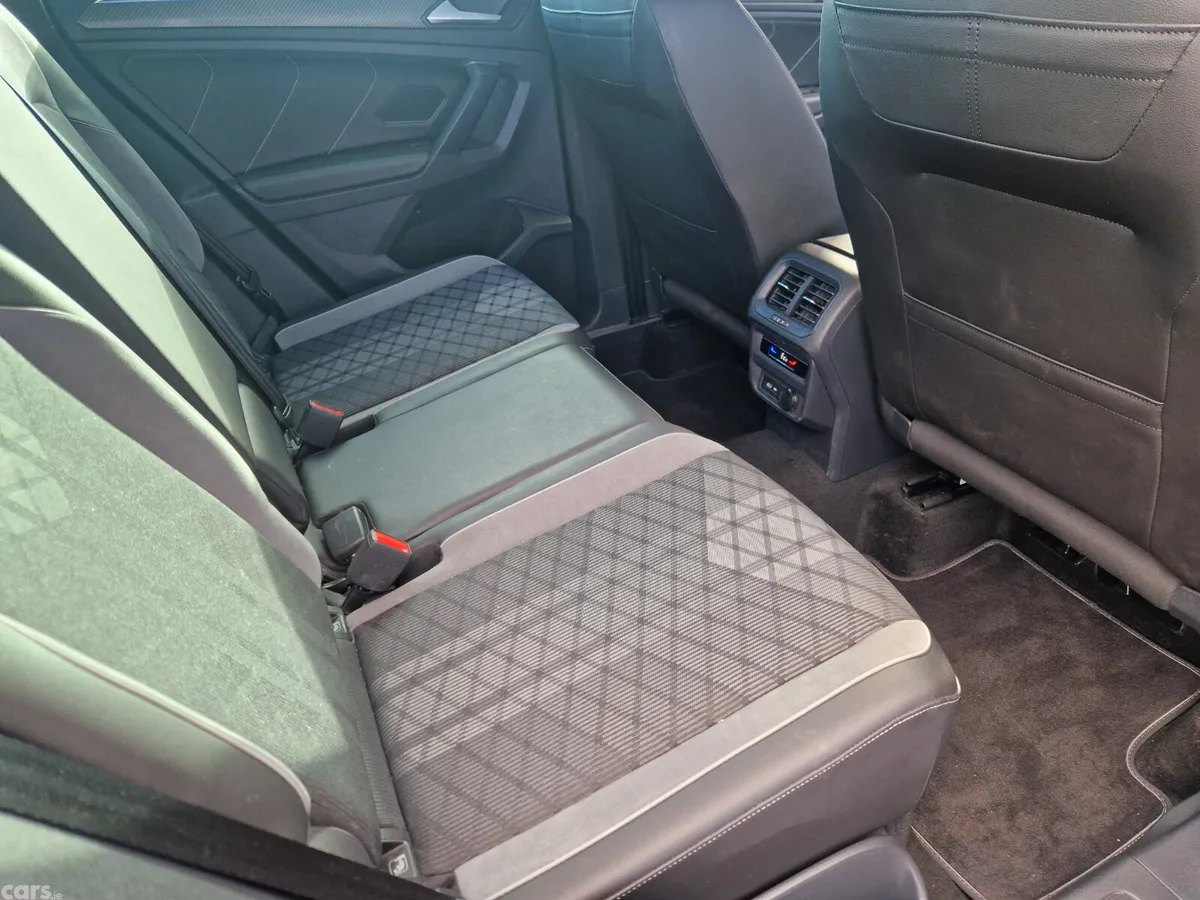Volkswagen Tiguan SUV, Petrol Hybrid, 2023, Black