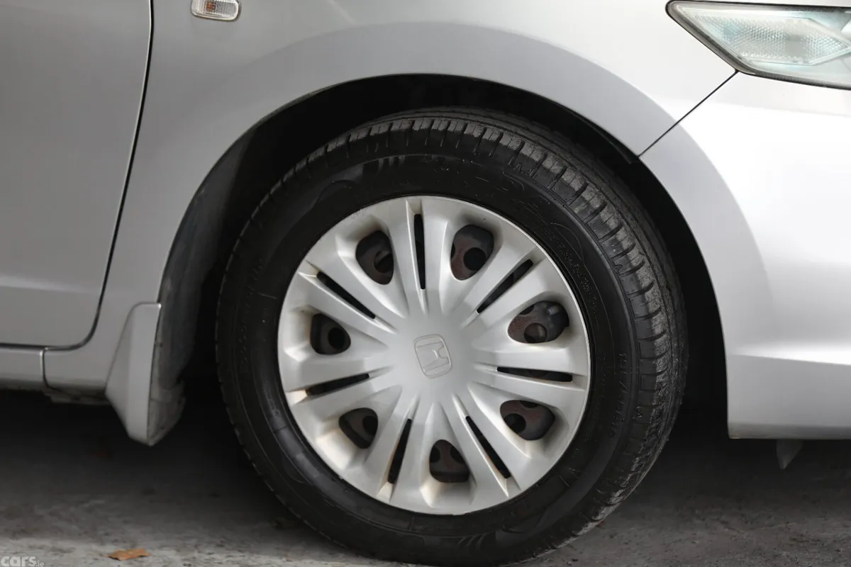 Honda Insight Saloon, Petrol Hybrid, 2010, Silver