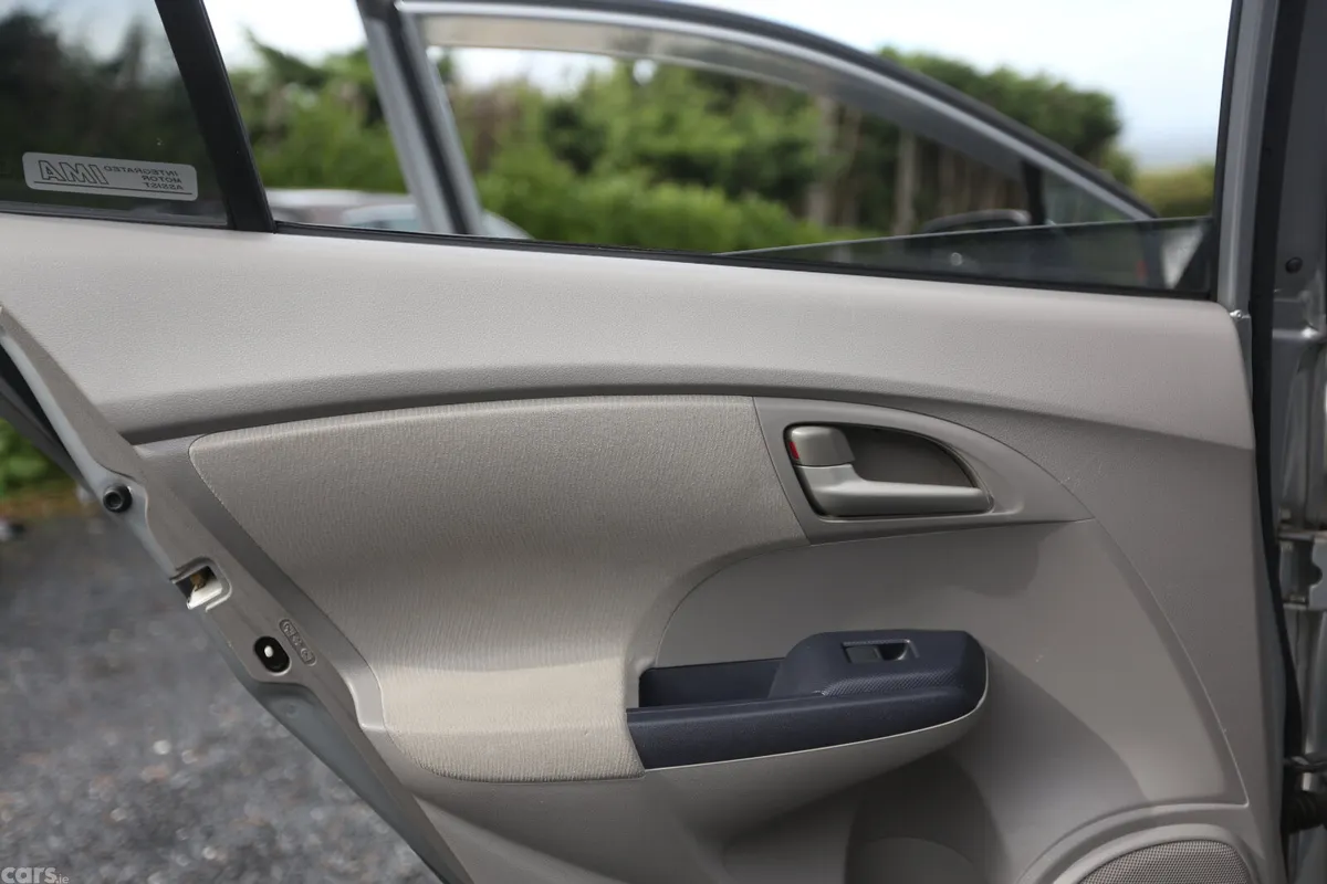 Honda Insight Saloon, Petrol Hybrid, 2010, Silver
