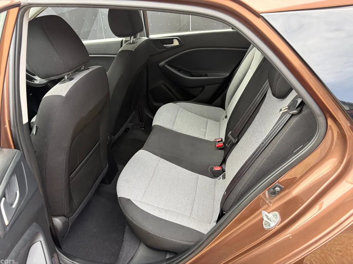 Hyundai i20 Hatchback, Petrol, 2016, Brown