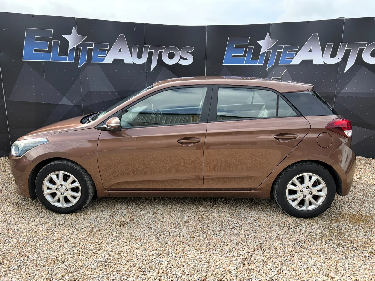 Hyundai i20 Hatchback, Petrol, 2016, Brown