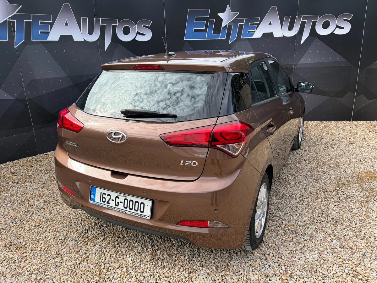 Hyundai i20 Hatchback, Petrol, 2016, Brown