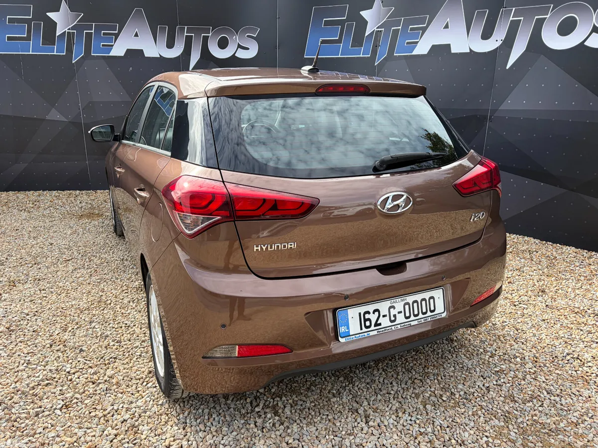 Hyundai i20 Hatchback, Petrol, 2016, Brown