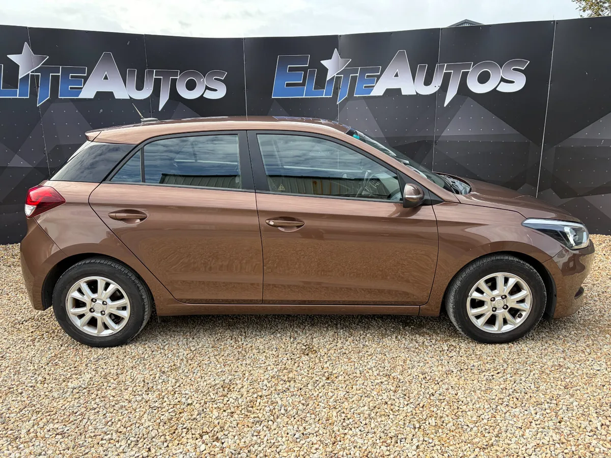 Hyundai i20 Hatchback, Petrol, 2016, Brown