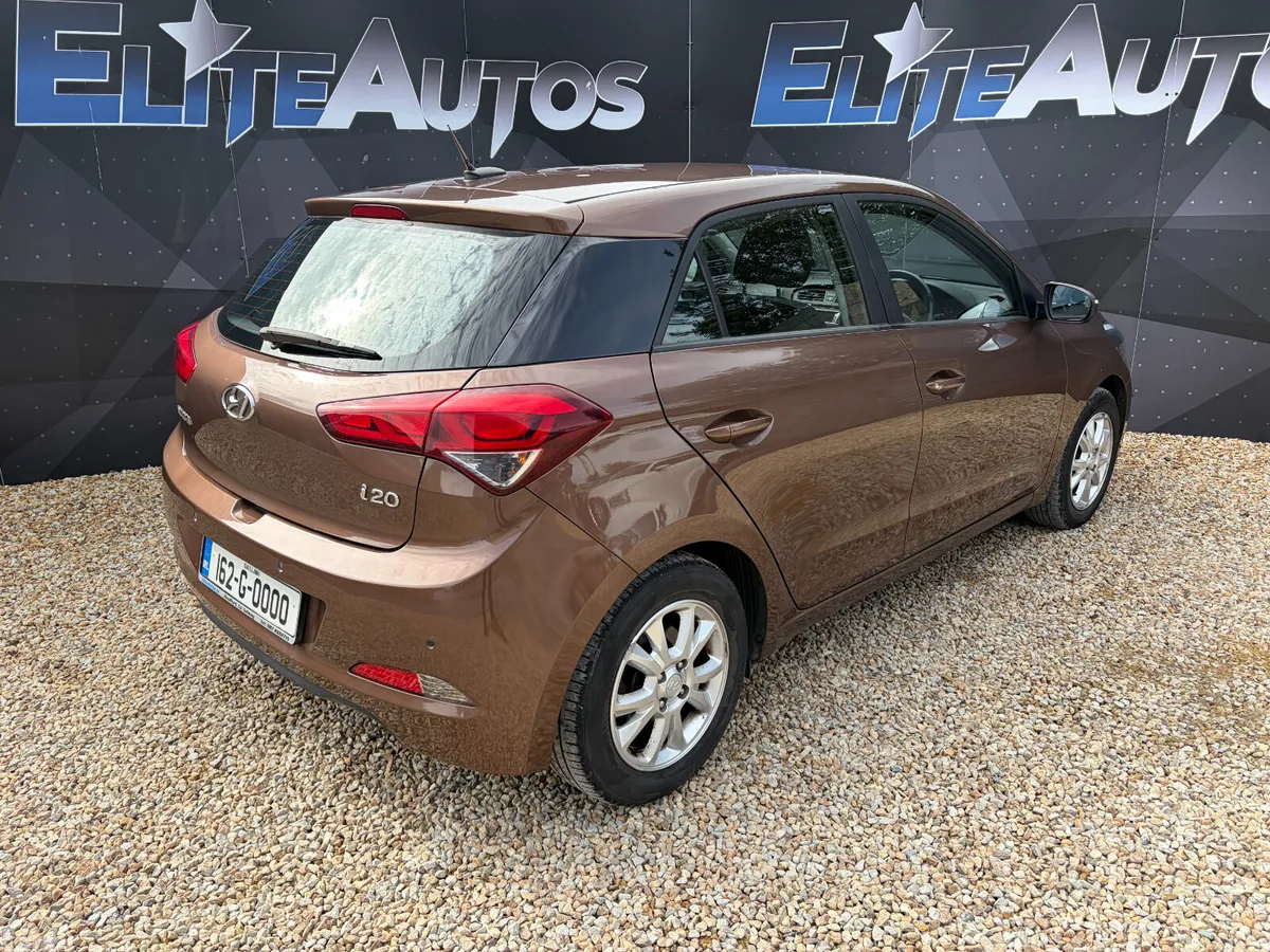 Hyundai i20 Hatchback, Petrol, 2016, Brown