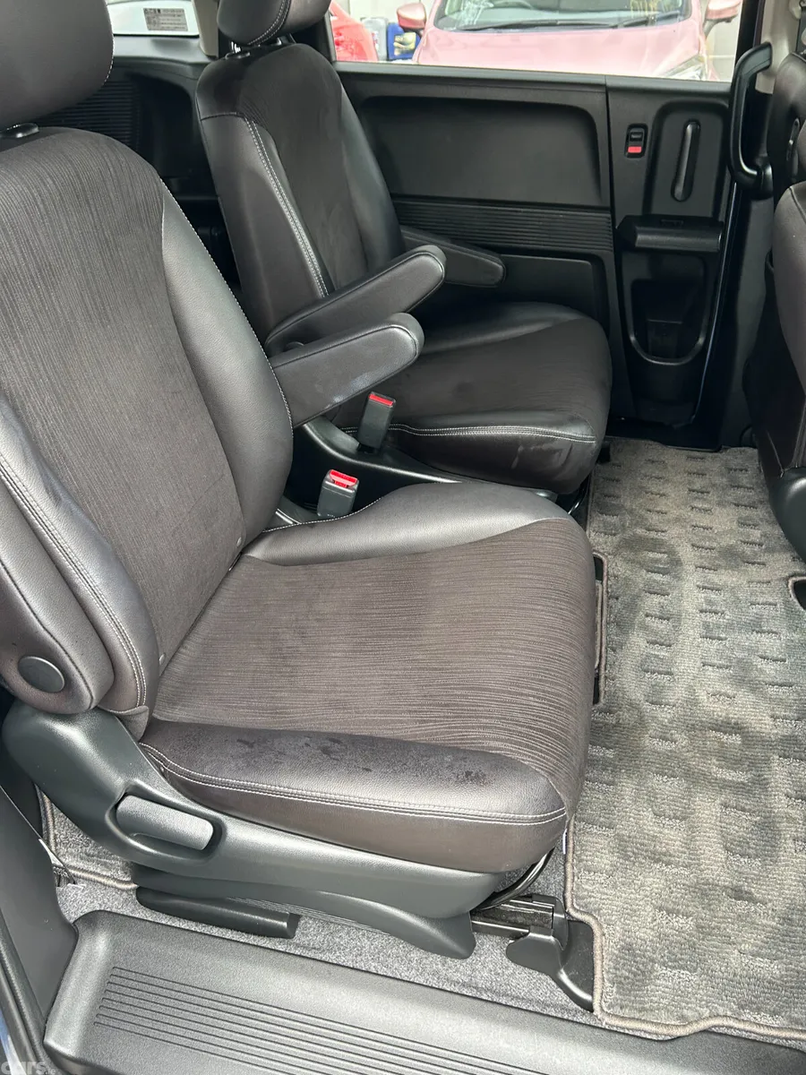 Honda Freed MPV, Petrol Hybrid, 2016, Blue