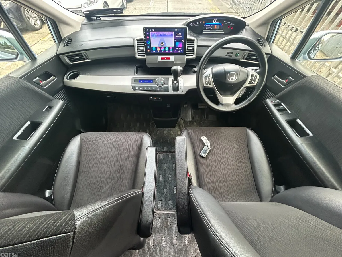 Honda Freed MPV, Petrol Hybrid, 2016, Blue