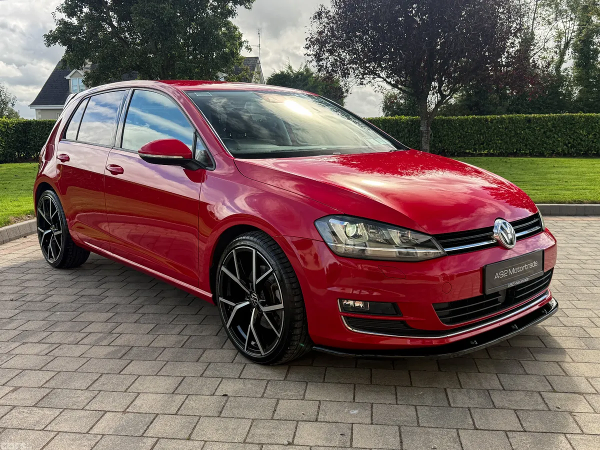 Volkswagen Golf Hatchback, Petrol, 2015, Red