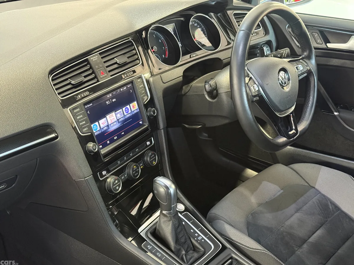 Volkswagen Golf Hatchback, Petrol, 2015, Red