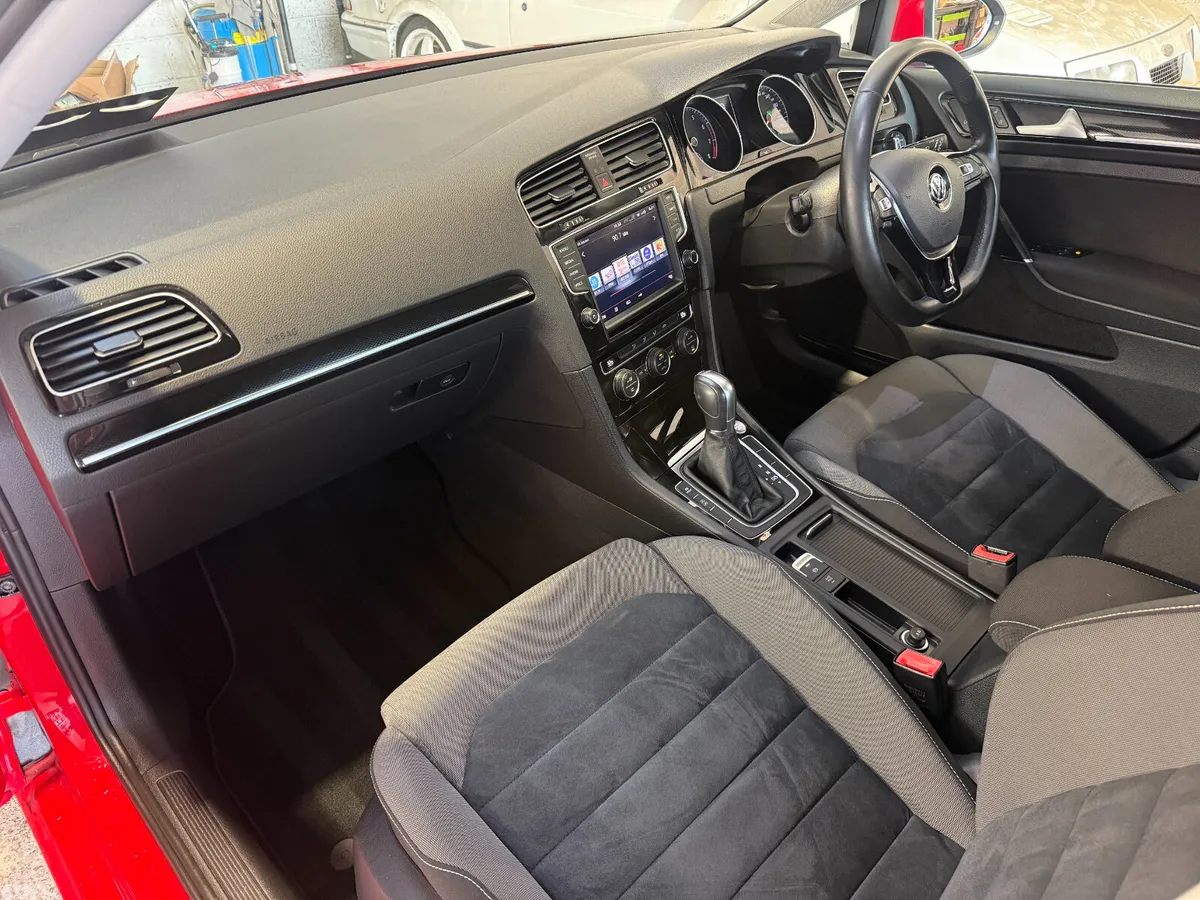 Volkswagen Golf Hatchback, Petrol, 2015, Red
