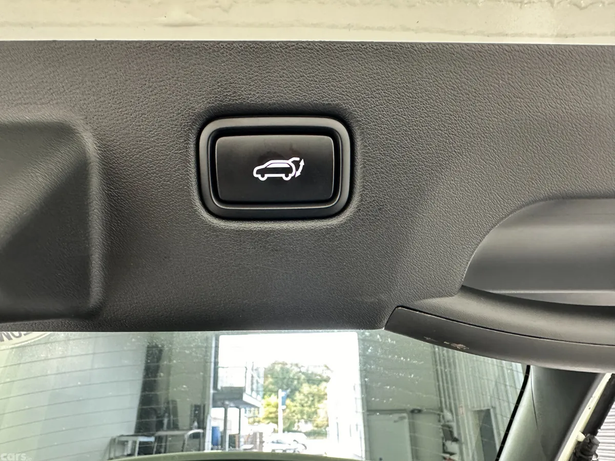 Kia EV6 MPV, Electric, 2026, White