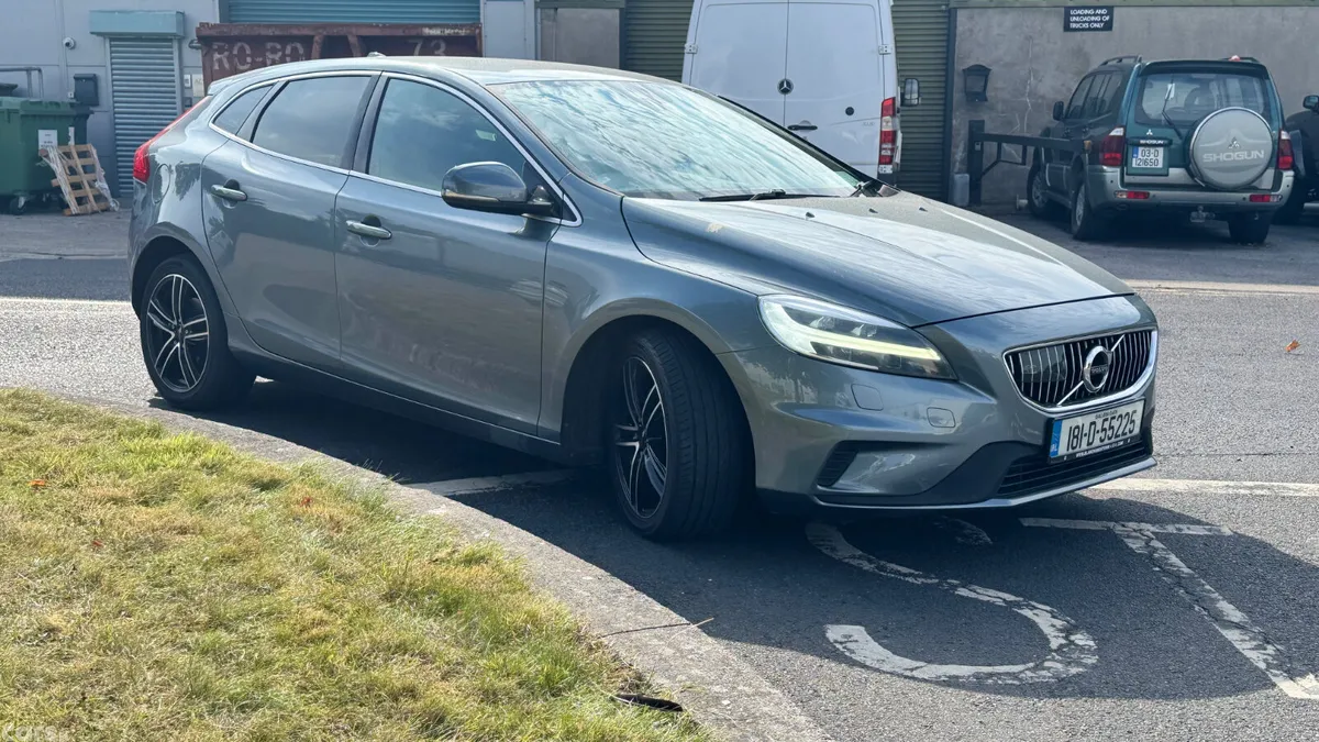 Volvo V40 Hatchback, Diesel, 2018, Grey