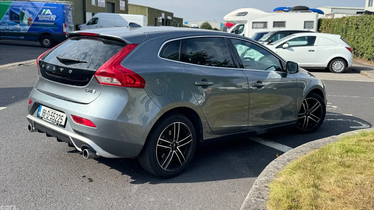 Volvo V40 Hatchback, Diesel, 2018, Grey