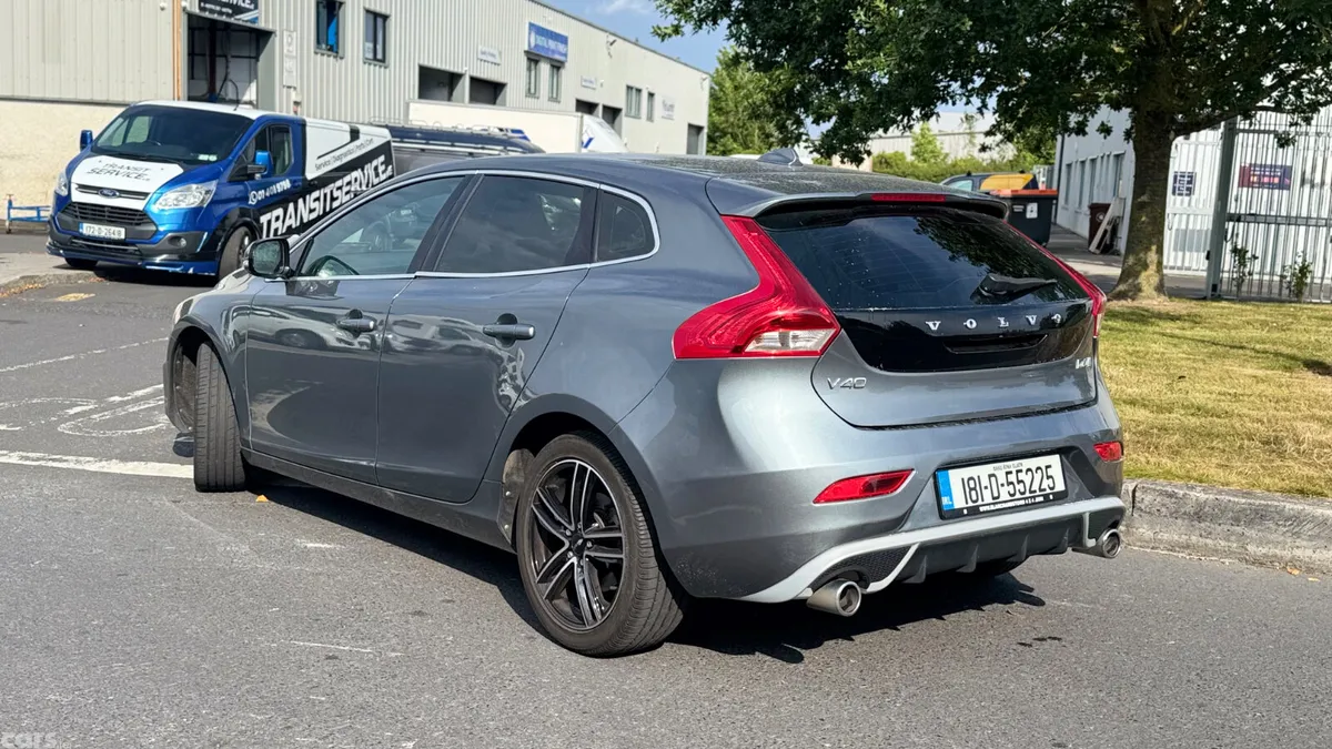 Volvo V40 Hatchback, Diesel, 2018, Grey