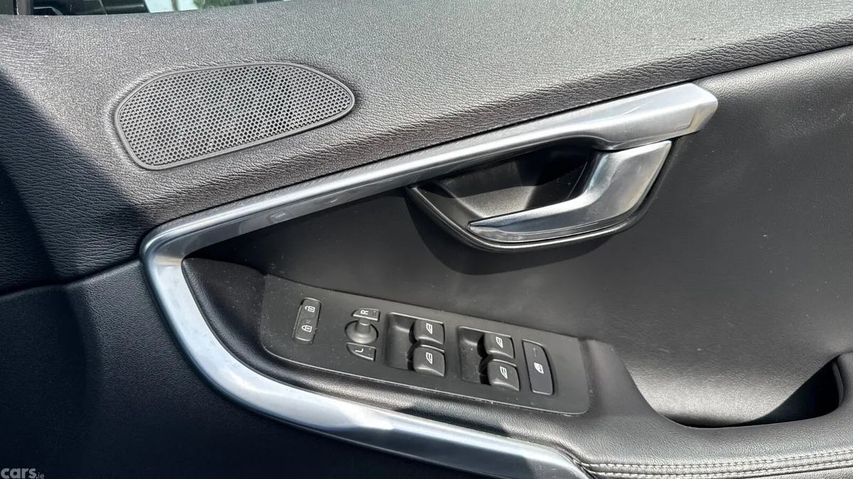 Volvo V40 Hatchback, Diesel, 2018, Grey