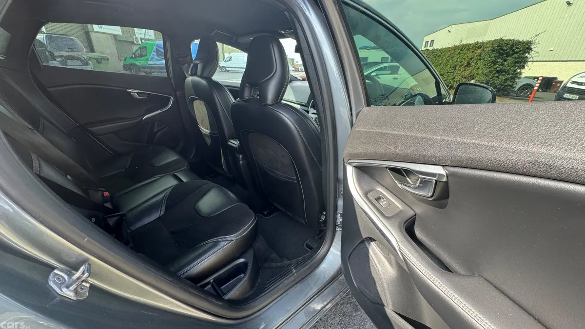Volvo V40 Hatchback, Diesel, 2018, Grey
