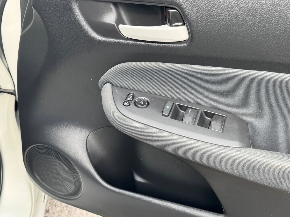Honda Fit Hatchback, Petrol Hybrid, 2020, White