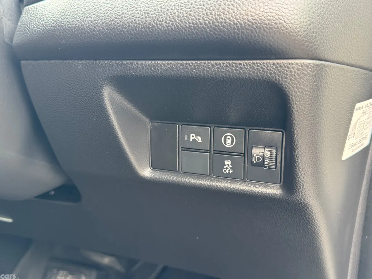 Honda Fit Hatchback, Petrol Hybrid, 2020, White
