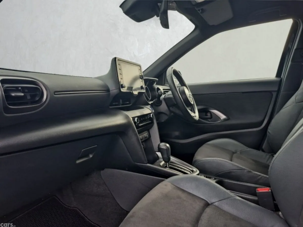 Toyota Yaris Cross SUV, Petrol Hybrid, 2023, Black