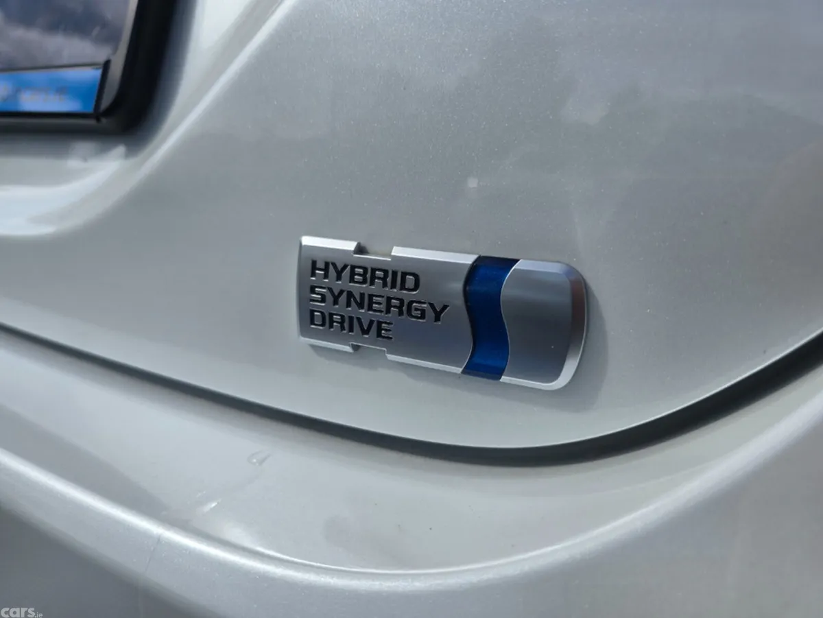 Toyota Camry Saloon, Petrol Hybrid, 2018, White