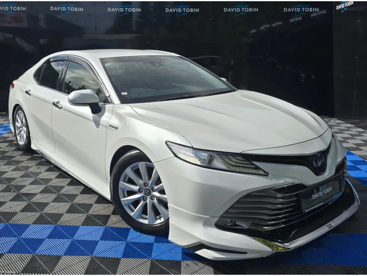 Toyota Camry Saloon, Petrol Hybrid, 2018, White