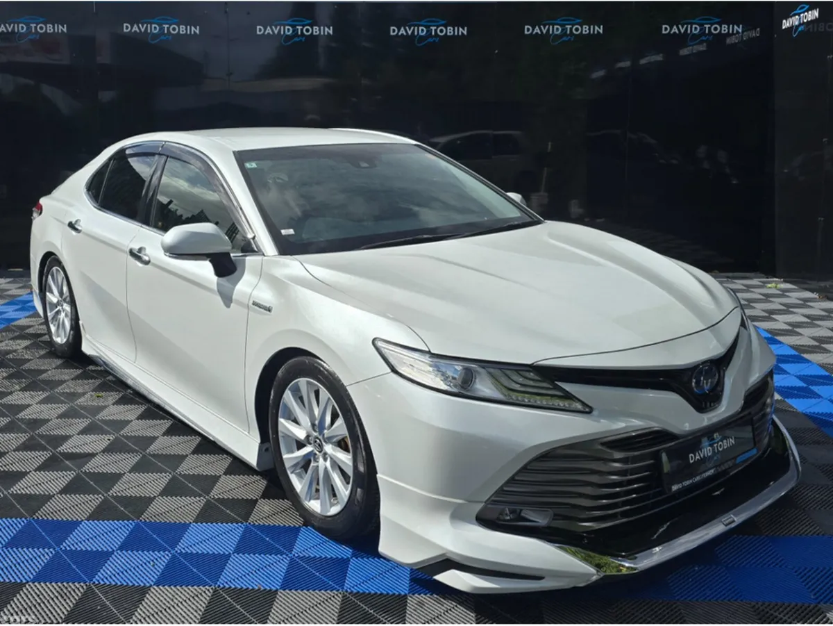 Toyota Camry Saloon, Petrol Hybrid, 2018, White