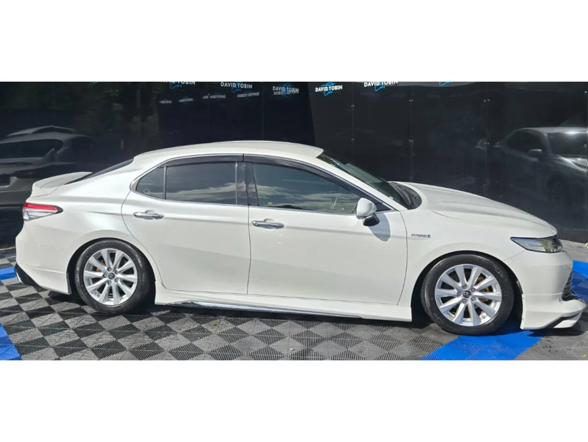 Toyota Camry Saloon, Petrol Hybrid, 2018, White