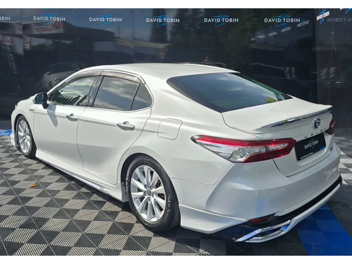 Toyota Camry Saloon, Petrol Hybrid, 2018, White