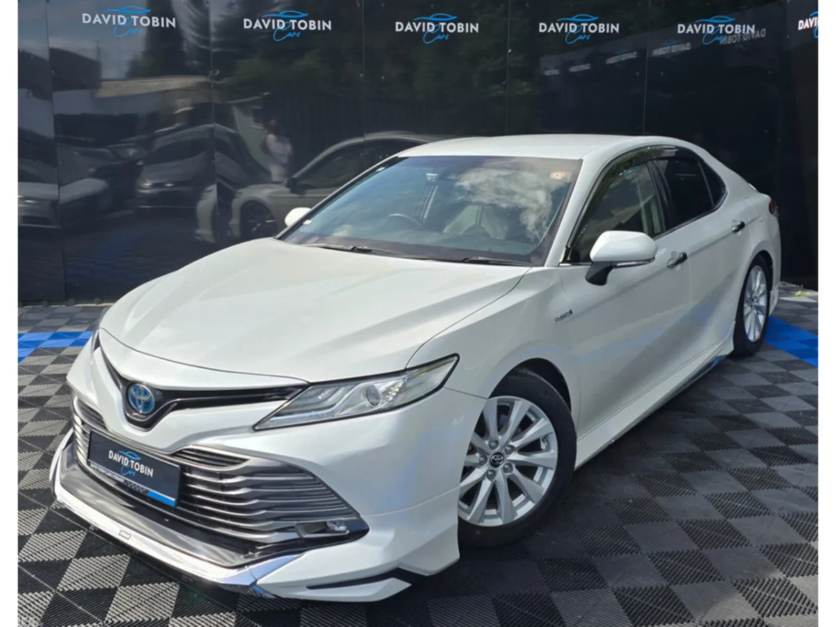Toyota Camry Saloon, Petrol Hybrid, 2018, White