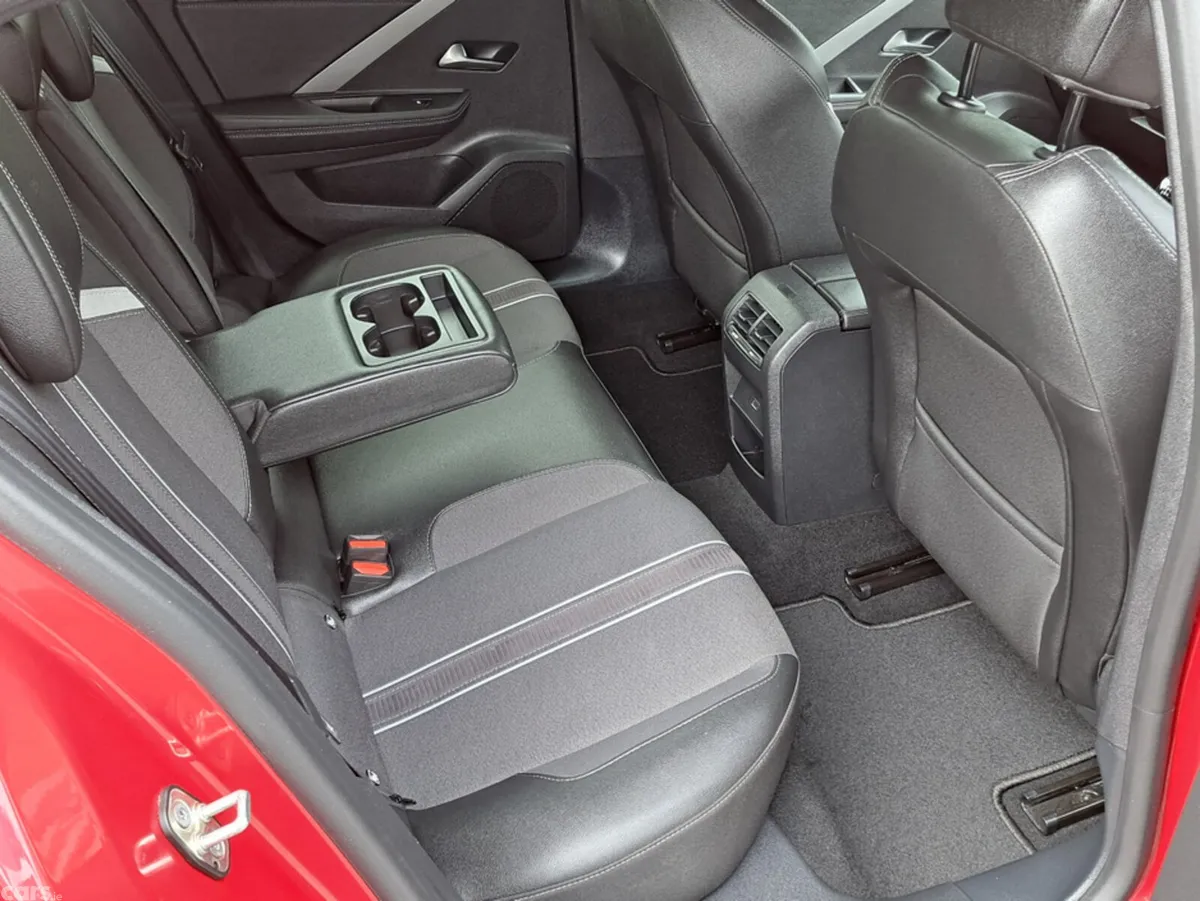 Opel Astra Hatchback, Petrol, 2024, Red