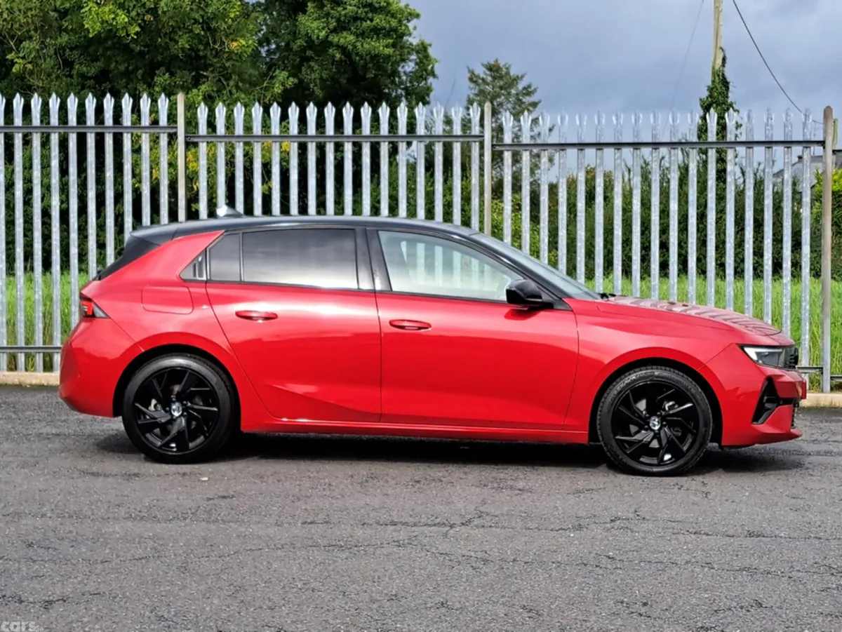 Opel Astra Hatchback, Petrol, 2024, Red