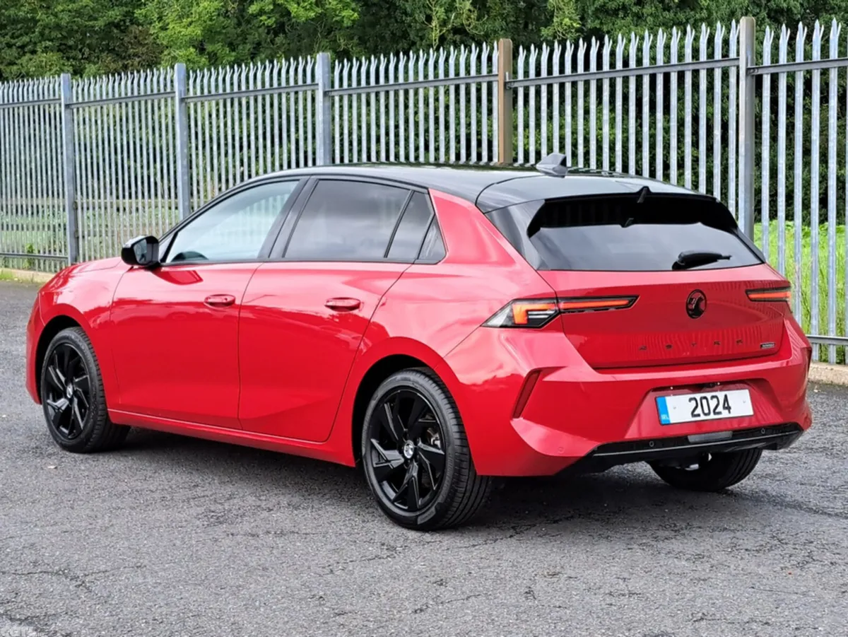Opel Astra Hatchback, Petrol, 2024, Red