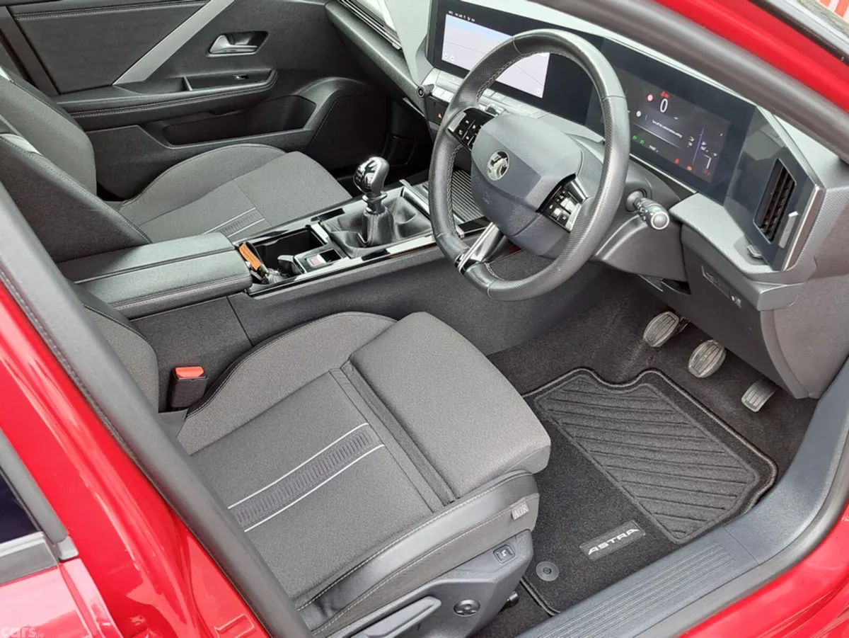 Opel Astra Hatchback, Petrol, 2024, Red