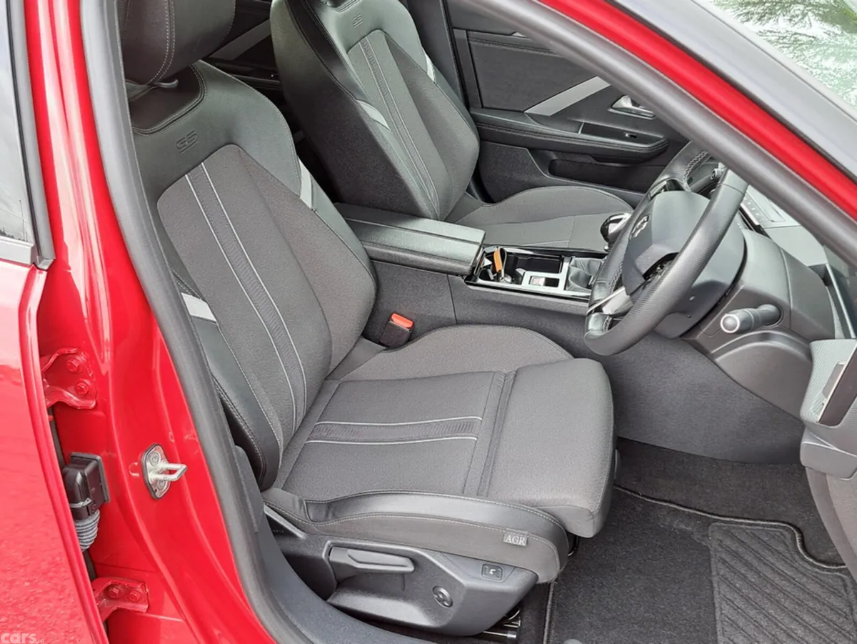Opel Astra Hatchback, Petrol, 2024, Red