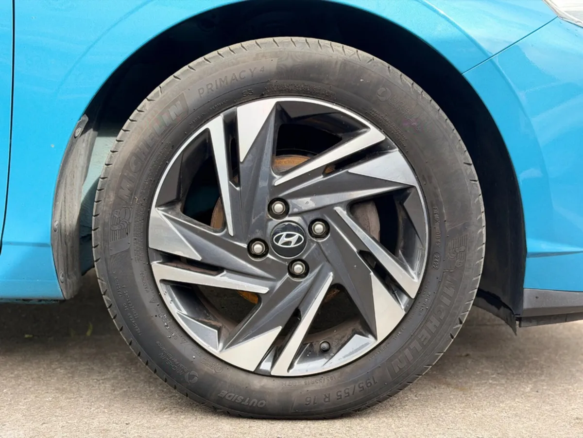 Hyundai i20 Hatchback, Petrol, 2022, Blue