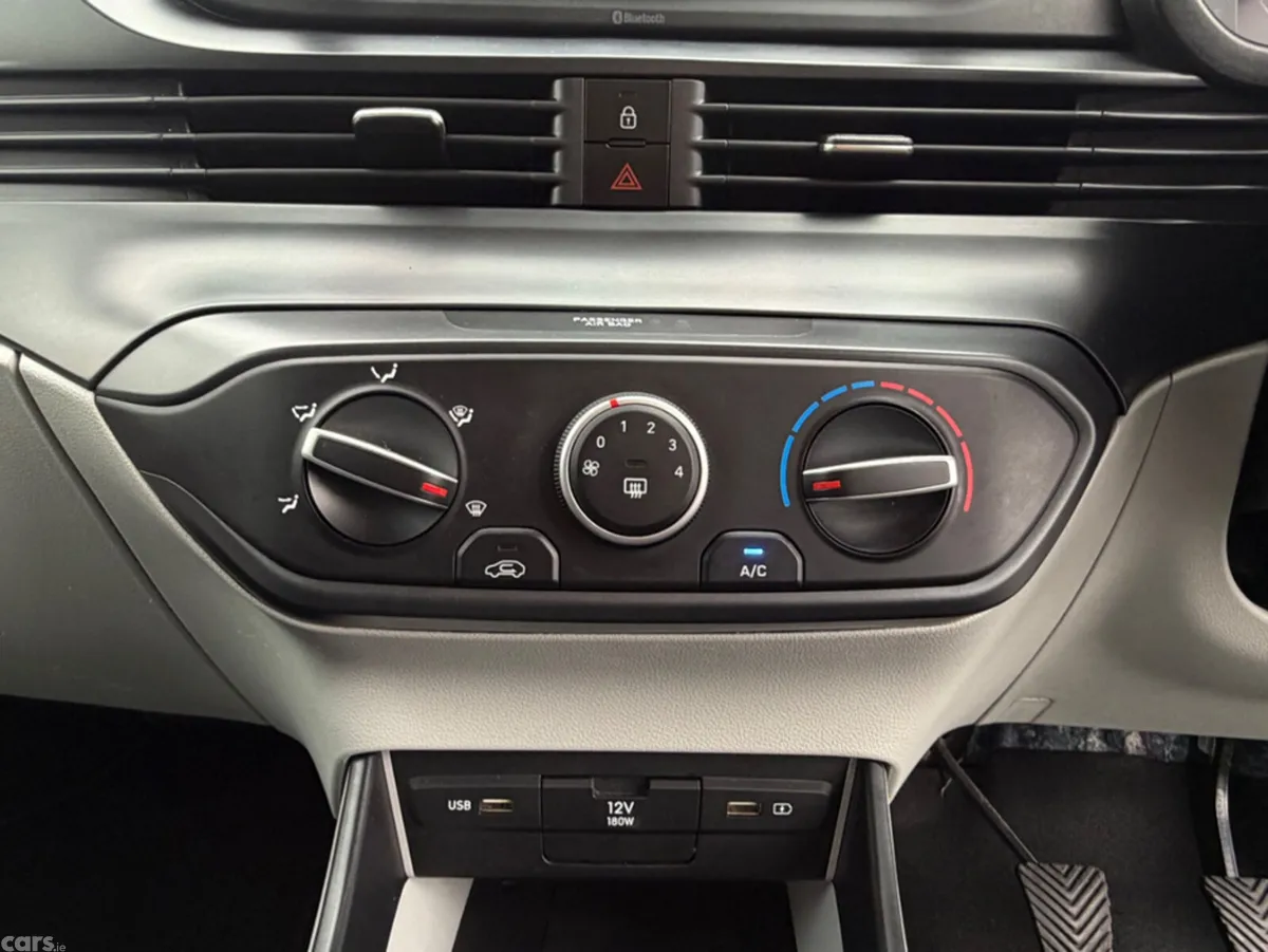 Hyundai i20 Hatchback, Petrol, 2022, Blue