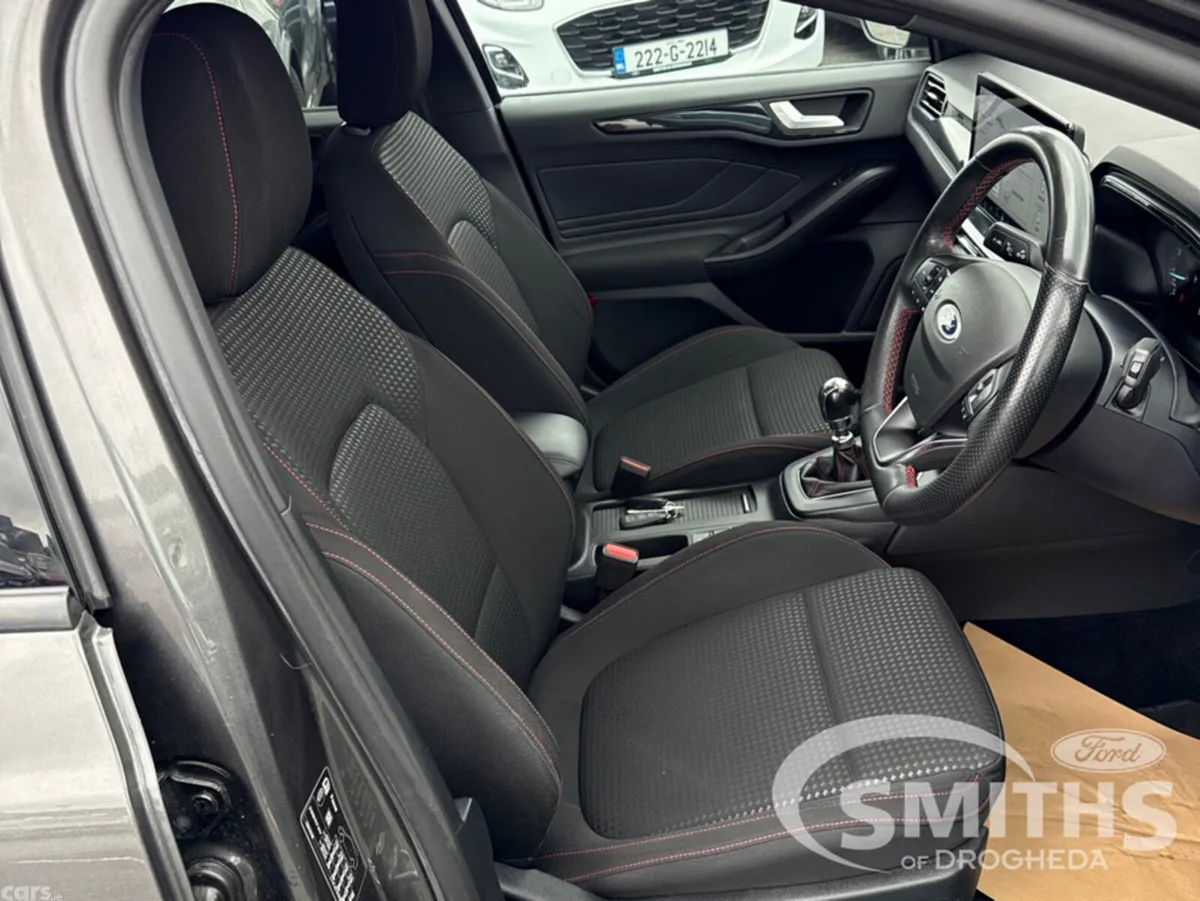 Ford Focus Hatchback, Petrol, 2024, Grey