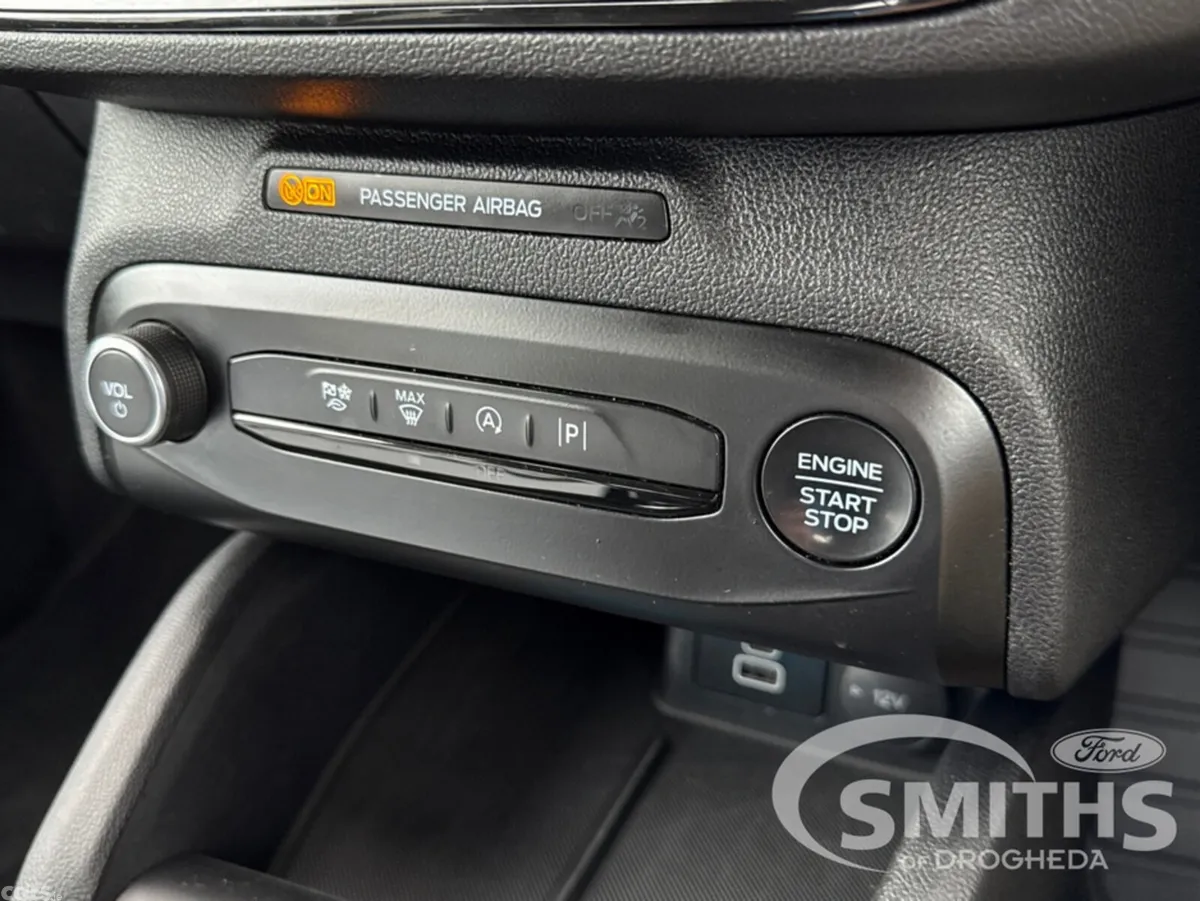 Ford Focus Hatchback, Petrol, 2024, Grey