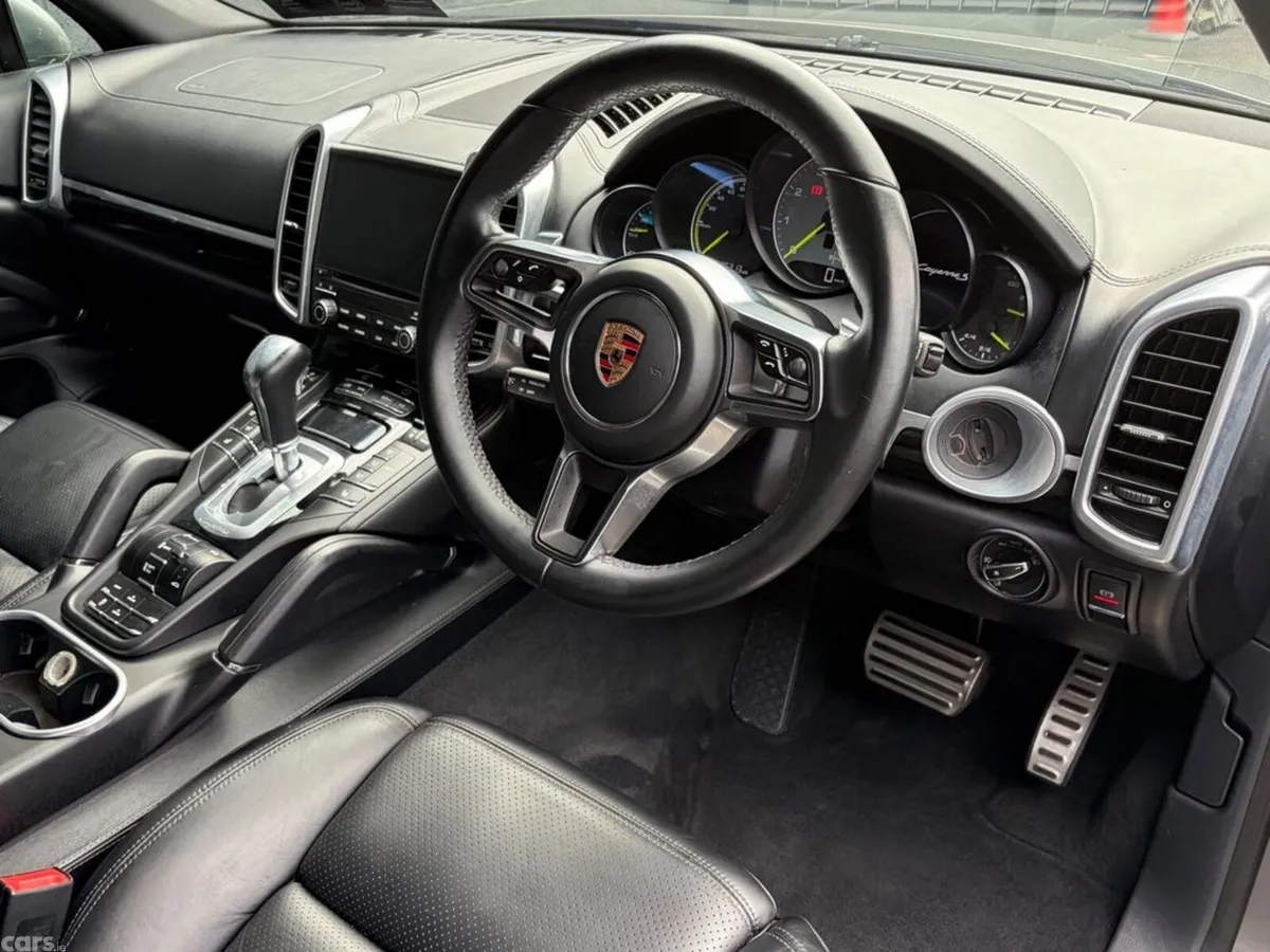 Porsche Cayenne SUV, Petrol Plug-in Hybrid, 2017, Grey