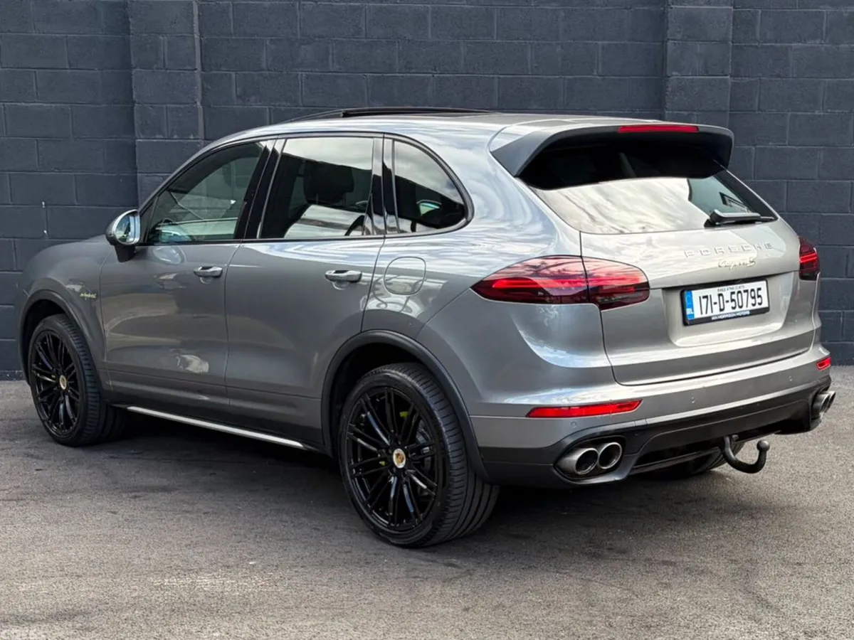 Porsche Cayenne SUV, Petrol Plug-in Hybrid, 2017, Grey