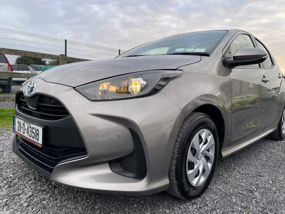 Toyota Yaris Hatchback, Petrol Hybrid, 2021, Brown