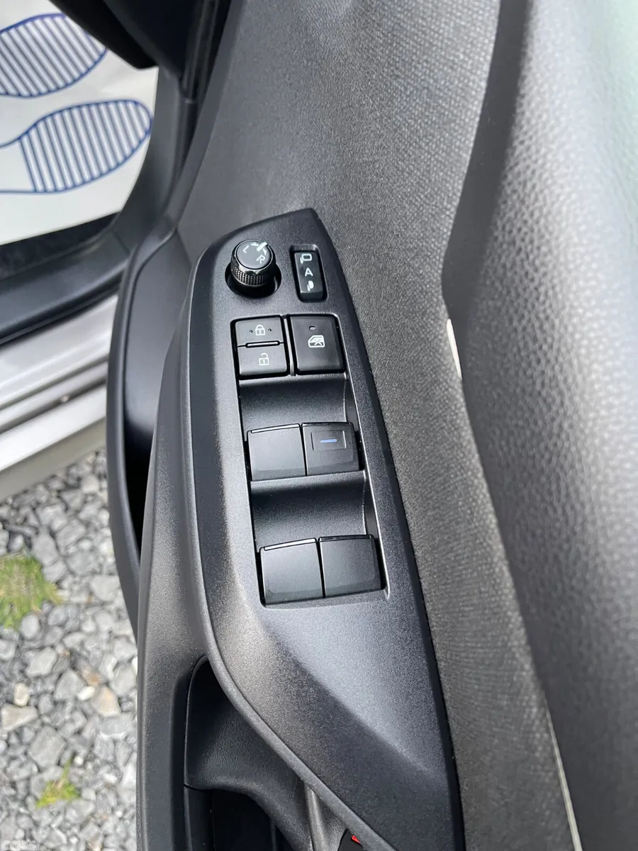 Toyota Yaris Hatchback, Petrol Hybrid, 2021, Brown