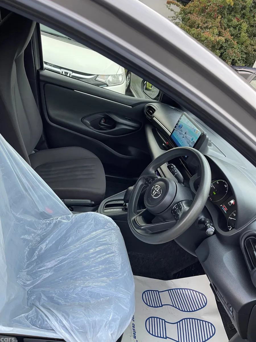 Toyota Yaris Hatchback, Petrol Hybrid, 2021, Brown