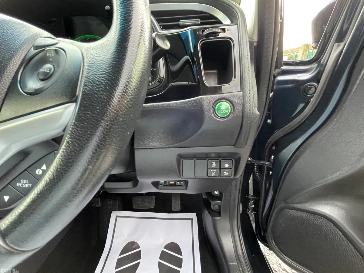 Honda Shuttle MPV, Petrol Hybrid, 2015, Blue