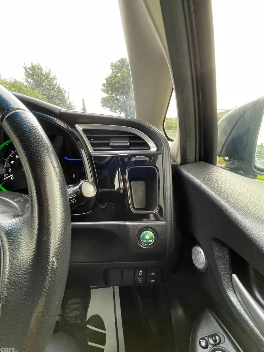 Honda Shuttle MPV, Petrol Hybrid, 2015, Blue