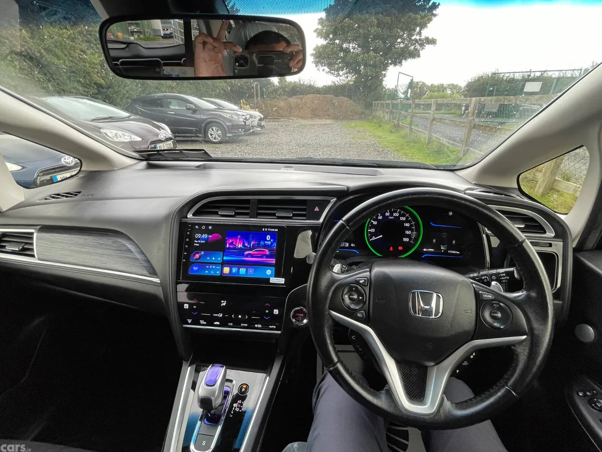 Honda Shuttle MPV, Petrol Hybrid, 2015, Blue