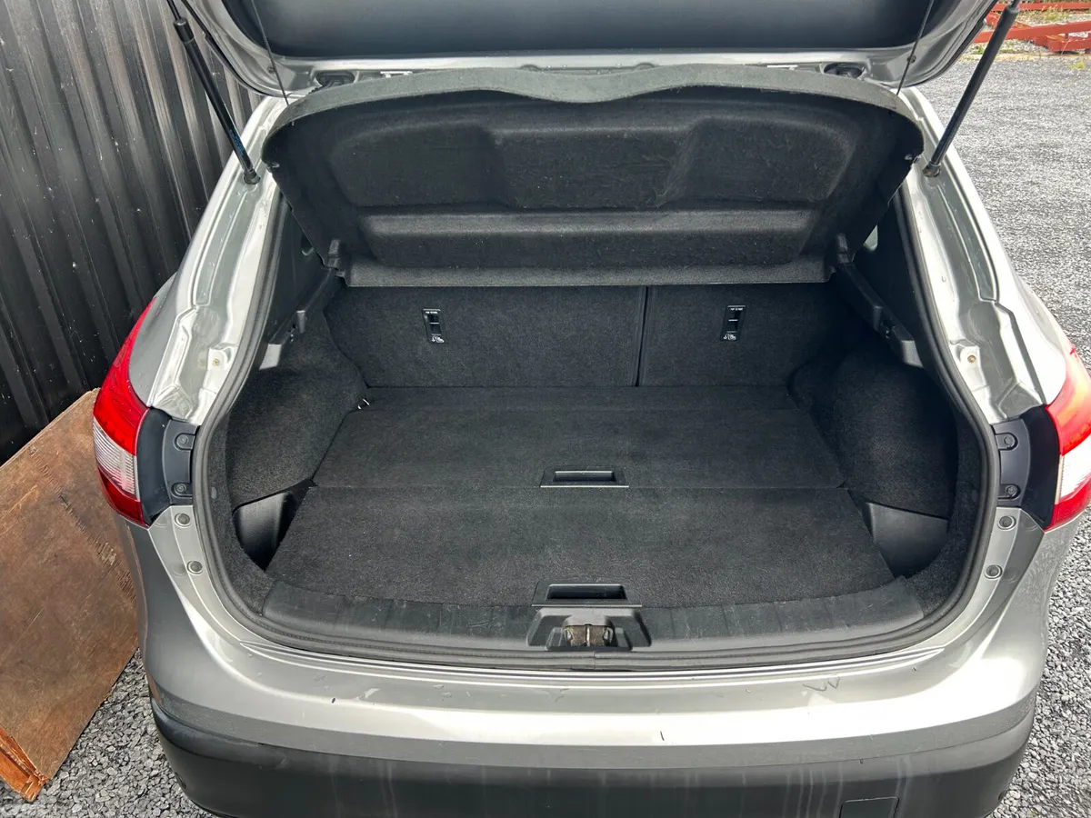 Nissan Qashqai Hatchback, Diesel, 2016, Silver