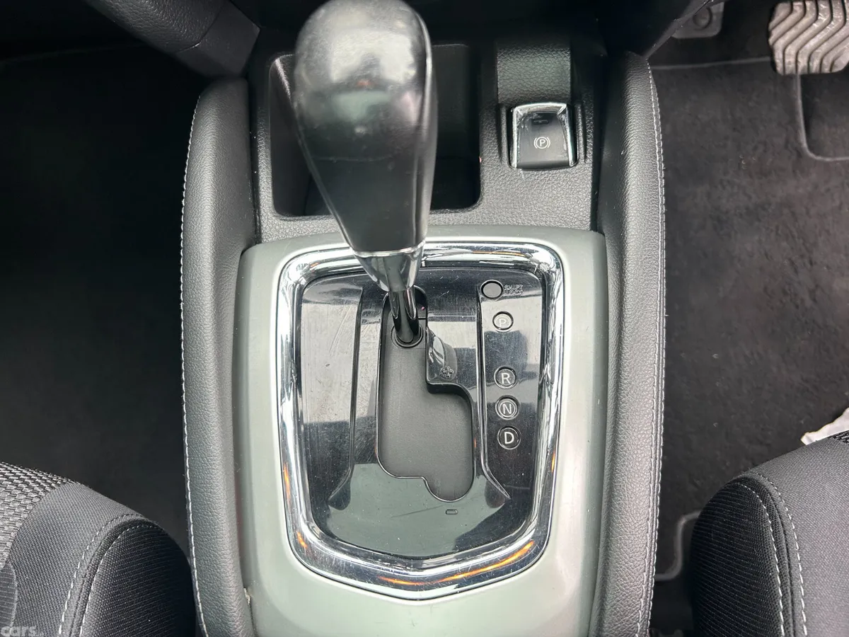 Nissan Qashqai Hatchback, Diesel, 2016, Silver
